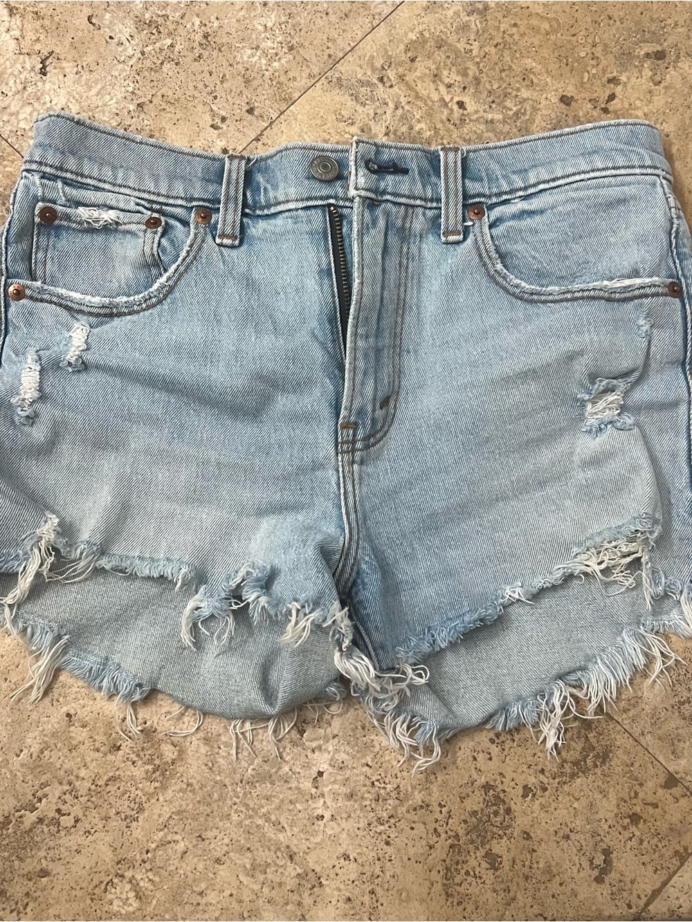 Abercrombie & Fitch The Mom Short Mid Rise size 27/4 Light Blue Distressed Denim